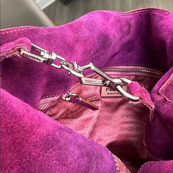 Authentic Vintage Prada Suede Triangle Logo Tote Bag –Plum color– Made in Italy - Picture 12 of 12